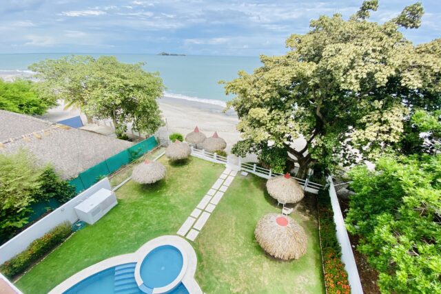 Amplio apartamento de 2 pisos frente al mar @ Miramar Loft Playa Farallon